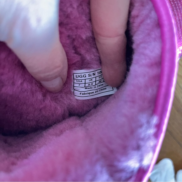 Ugg Classic short Hot Pink Sequins Boots - Picture 4 of 8